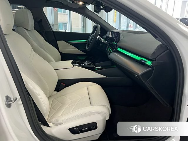BMW 5 Series (G60) 2025 Белый из Кореи, фото 3