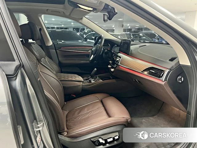 BMW 6 Series GT (G32) 2023 Серебристо-серый из Кореи, фото 3