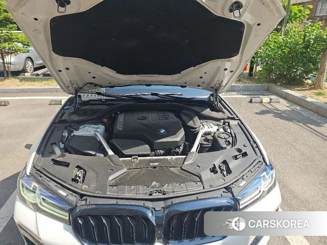 BMW 5 Series (G30) 2023 Белый из Кореи, фото 3