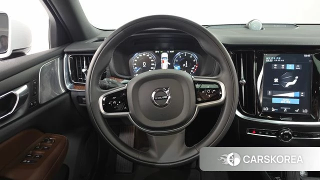 Volvo V60 Cross-Country 2nd Generation 2021 Белый из Кореи, фото 3