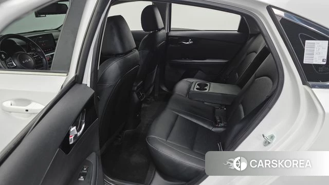 Kia The New K3 2nd generation 2022 Белый из Кореи, фото 3