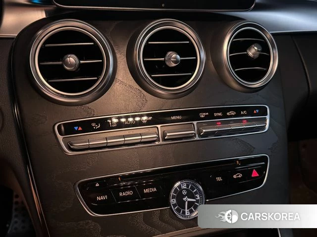 Mercedes-Benz C-Class W205 2018 Белый из Кореи, фото 3