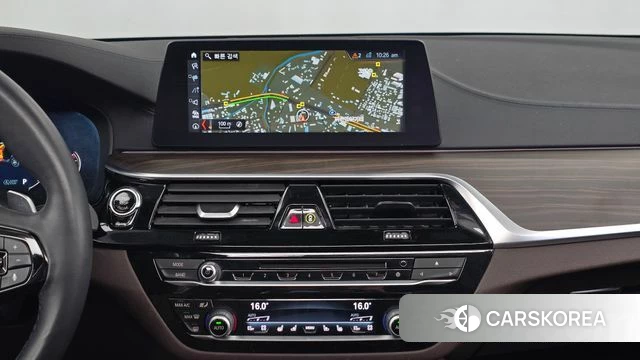 BMW 5 Series (G30) 2018 Белый из Кореи, фото 3