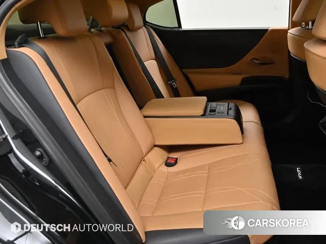 Lexus ES300h 7th generation 2023 Черный из Кореи, фото 3