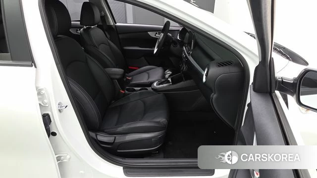 Kia The New K3 2nd generation 2024 Белый из Кореи, фото 3