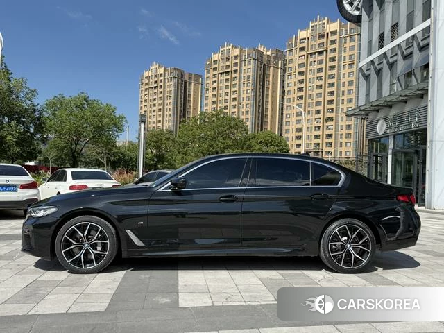BMW 5 series 2022 Черный из Китая, фото 3