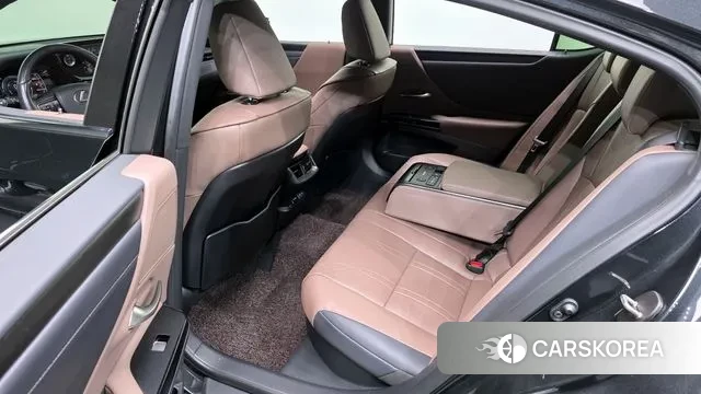 Lexus ES300h 7th generation 2023 Черный из Кореи, фото 3