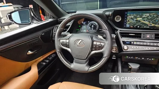 Lexus ES300h 7th generation 2023 Белый из Кореи, фото 3