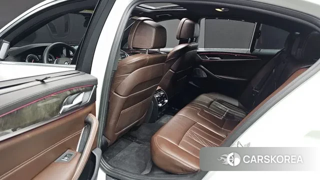 BMW 5 Series (G30) 2018 Белый из Кореи, фото 3