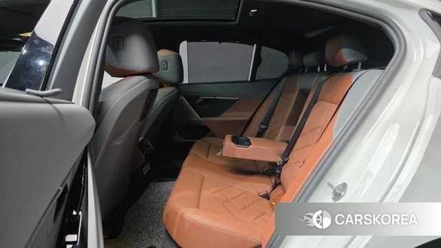 BMW 5 Series (G60) 2025 Белый из Кореи, фото 3