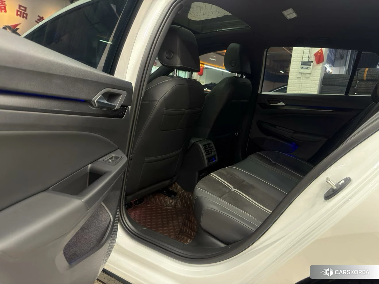 Volkswagen Golf 2023 Белый из Китая, фото 3
