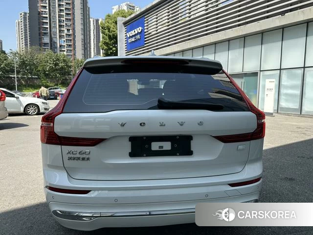 Volvo XC60 PHEV 2023 Белый из Китая, фото 3
