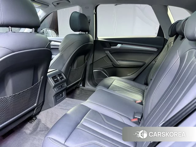 Audi Q5L 2022 Черный из Китая, фото 3