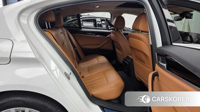 BMW 5 Series (G30) 2019 Белый из Кореи, фото 3