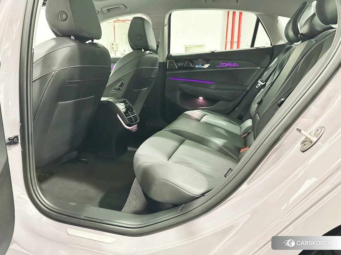 Volkswagen Passat 2024 Темно-серый из Китая, фото 3