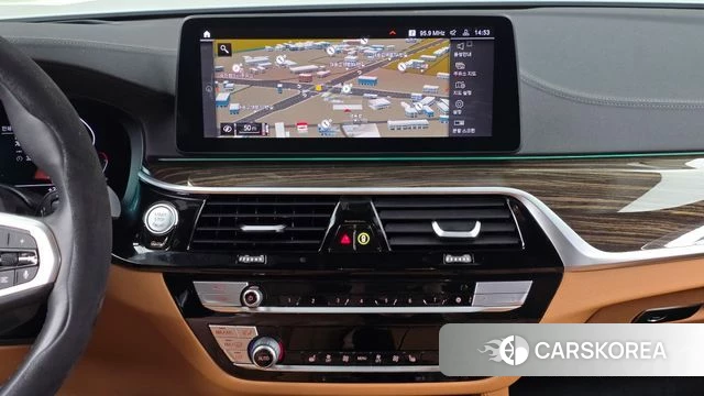 BMW 5 Series (G30) 2021 Белый из Кореи, фото 3