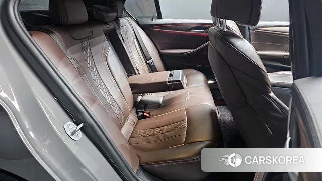BMW 5 Series (G30) 2021 Серебристо-серый из Кореи, фото 3