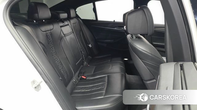 BMW 5 Series (G30) 2018 Белый из Кореи, фото 3
