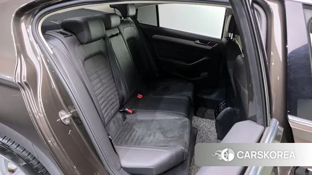 Volkswagen Passat GT (B8) 2018 Коричневый из Кореи, фото 3