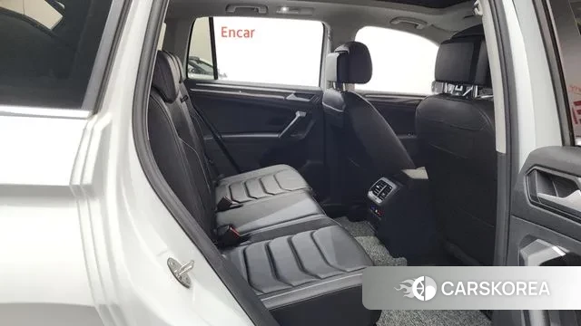 Volkswagen Tiguan second Generation 2023 Белый из Кореи, фото 3