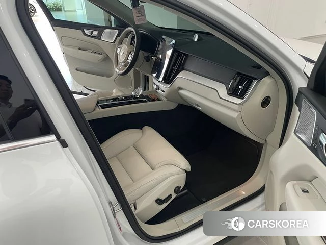 Volvo XC60 second Generation 2025 Белый из Кореи, фото 3
