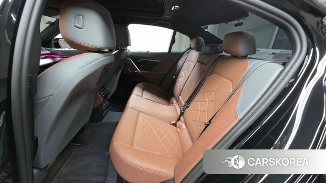 BMW 5 Series (G60) 2025 Черный из Кореи, фото 3