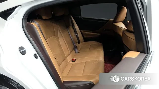 Lexus ES300h 7th generation 2020 Белый из Кореи, фото 3