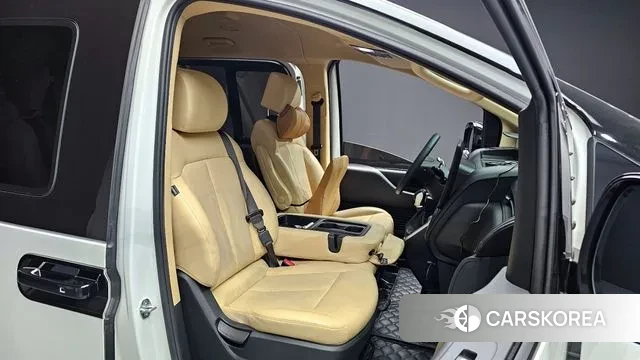 Hyundai Staria 2023 Белый из Кореи, фото 3