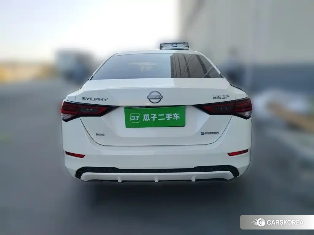 Nissan Sylphy 2022 Белый из Китая, фото 3