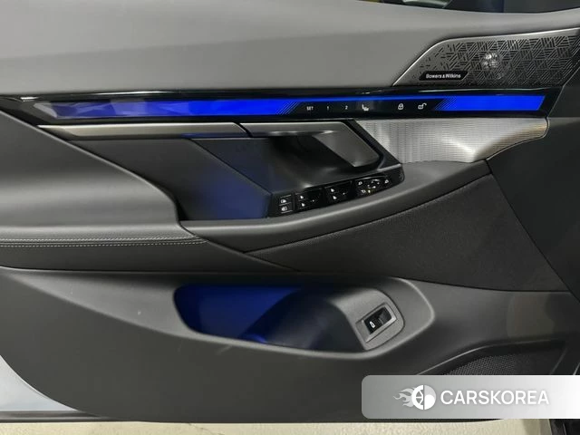 BMW 5 Series (G60) 2025 Серебристо-серый из Кореи, фото 3