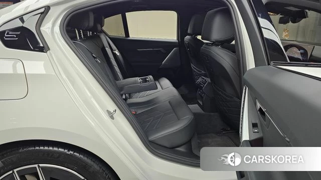 BMW 5 Series (G60) 2024 Белый из Кореи, фото 3