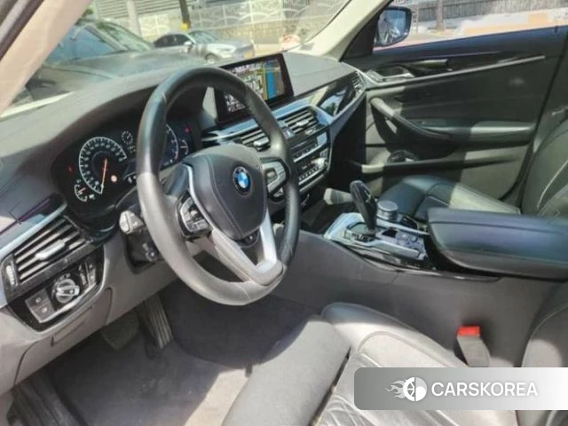 BMW 5 Series (G30) 2019 Белый из Кореи, фото 3