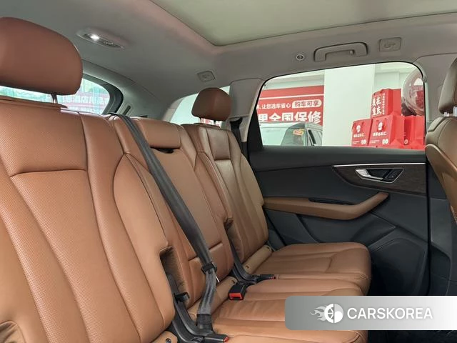 Audi Q7 2022 Черный из Китая, фото 3