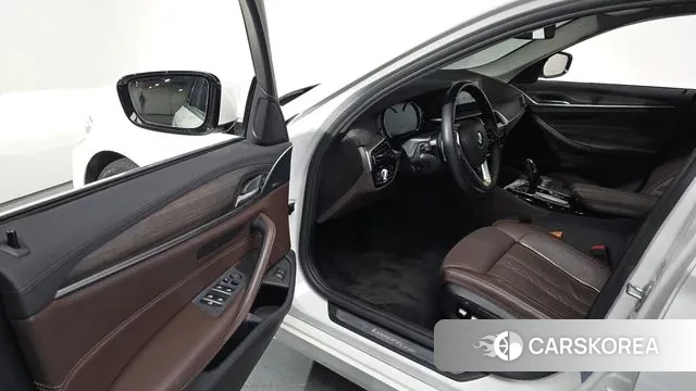 BMW 5 Series (G30) 2018 Белый из Кореи, фото 3