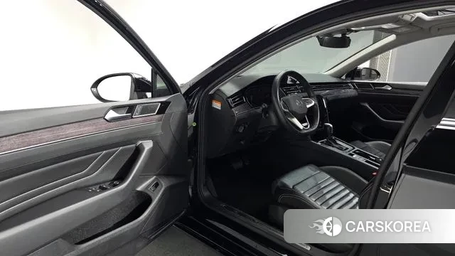 Volkswagen Passat GT (B8) 2022 Черный из Кореи, фото 3