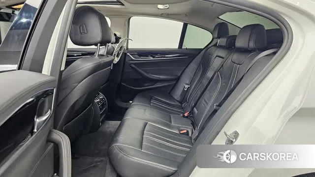 BMW 5 Series (G30) 2018 Белый из Кореи, фото 3