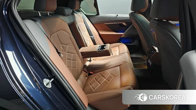 BMW 5 Series (G60) 2023 Черный из Кореи, фото 3