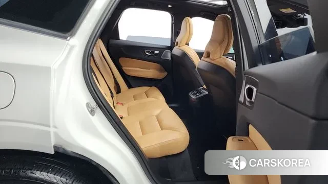 Volvo XC60 second Generation 2022 Белый из Кореи, фото 3