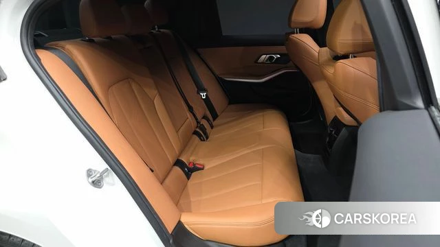 BMW 3 Series (G20) 2023 Белый из Кореи, фото 3
