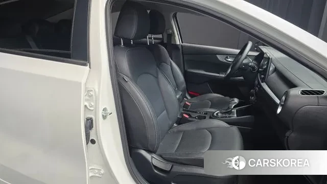 Kia The New K3 2nd generation 2022 Белый из Кореи, фото 3