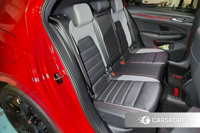 Volkswagen Golf 8th Generation 2025 Красный из Кореи, фото 3