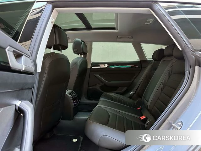 Volkswagen CC 2024 Темно-серый из Китая, фото 3