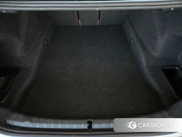 BMW 5 Series (G30) 2023 Белый из Кореи, фото 3