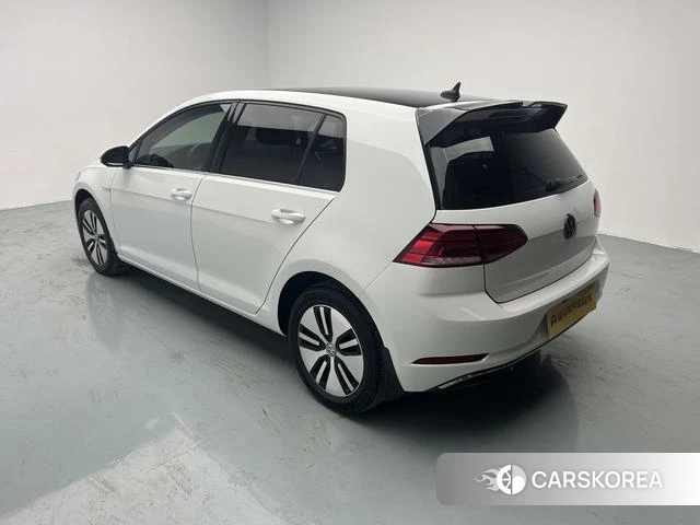 Volkswagen Golf*pure electricity 2020 Белый из Китая, фото 3