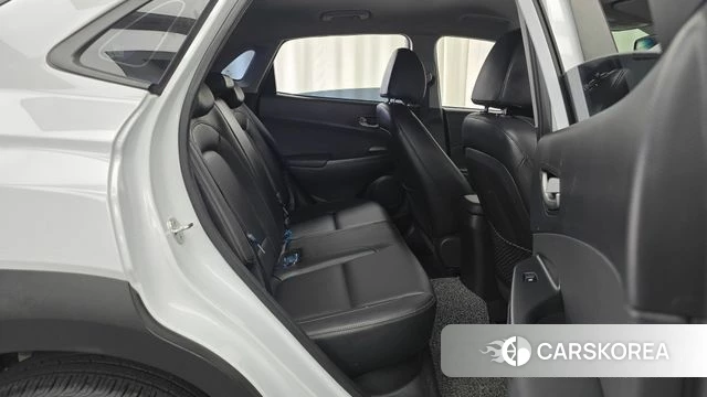 Hyundai Kona 2018 Светло-серебряный цвет из Кореи, фото 3