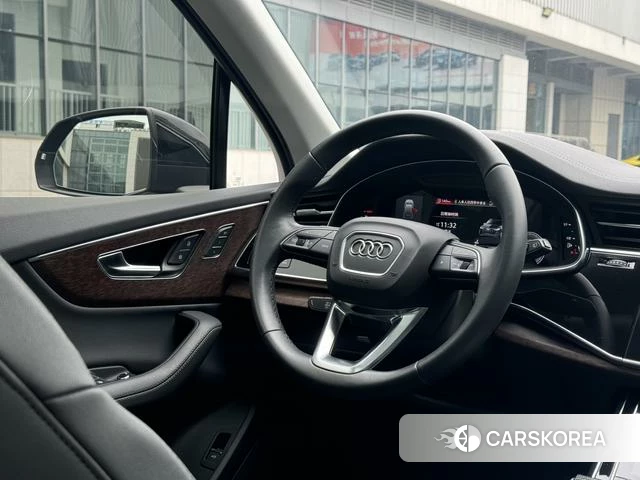 Audi Q7 2024 Черный из Китая, фото 3