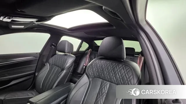 BMW 5 Series (G30) 2023 Белый из Кореи, фото 3