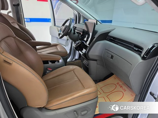 Hyundai Staria 2023 Серебристо-серый из Кореи, фото 3