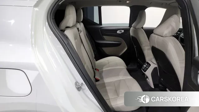 Volvo XC40 2022 Белый из Кореи, фото 3