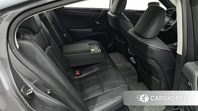Lexus ES300h 7th generation 2024 Серый из Кореи, фото 3